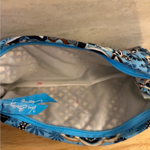 Vera Bradley Retired “Bali Blue" Doodle Daisy Pattern - Picture 10 of 13
